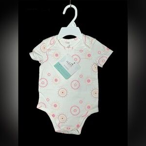 *5/$15* aden + anais medallian bodysuit